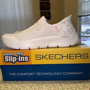 Skechers Go Walk Flex -Eva Women's White and Pink Slip-On Sneakers Size 11 new!!
